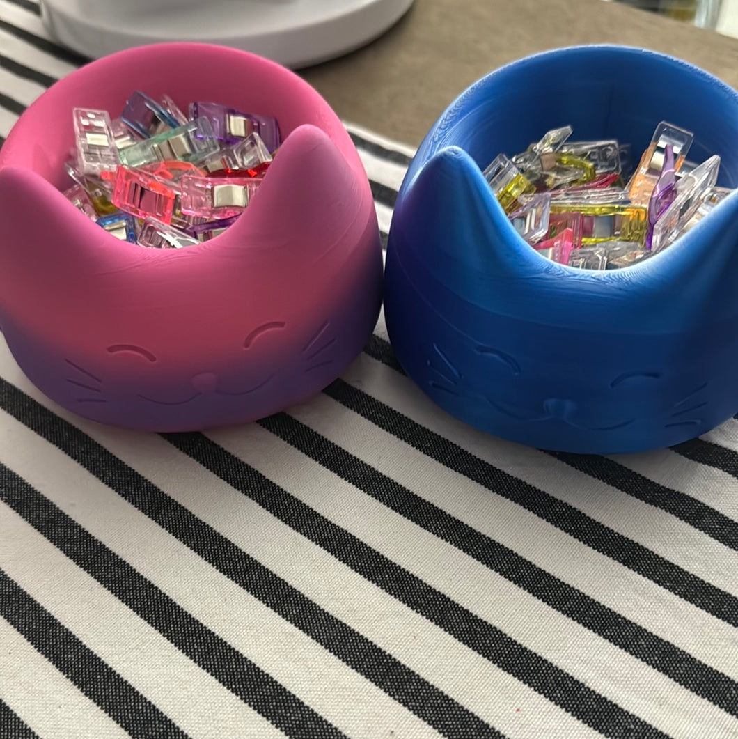 Cat bowl with clips
